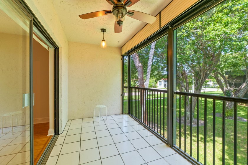 WELCOME TO THIS AMAZING MAINTAINED 2 BR, BATH CONDO IN DESIRABLE - photo 5