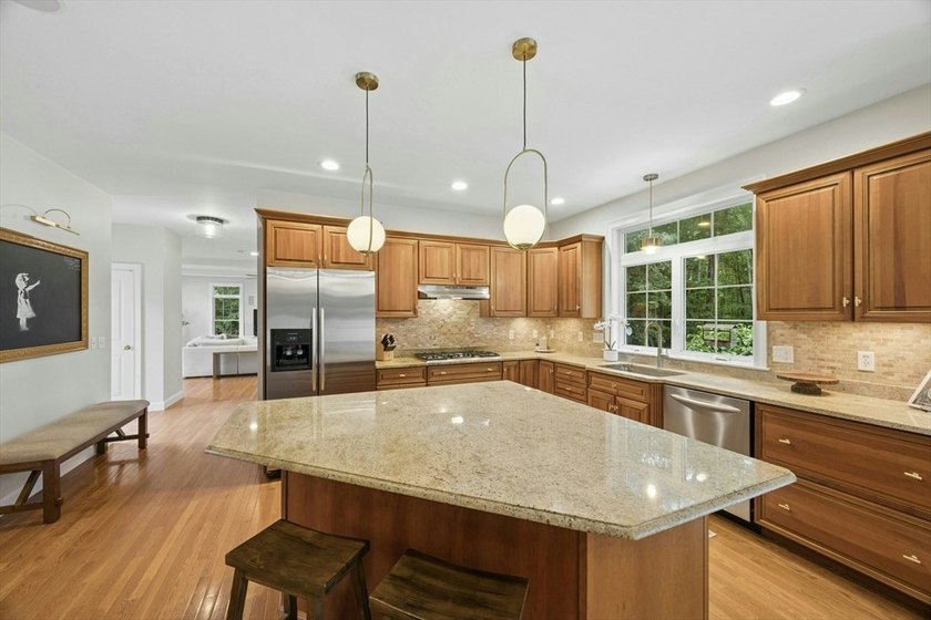 NEIGHBORHOOD SETTING WITH COMMUTER CONVENIENCE! This - photo 4