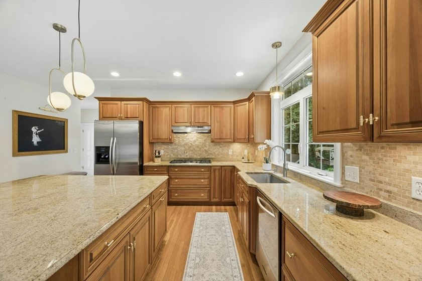 NEIGHBORHOOD SETTING WITH COMMUTER CONVENIENCE! This - photo 5