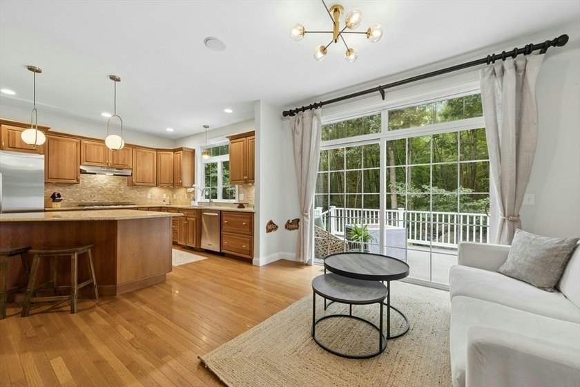 NEIGHBORHOOD SETTING WITH COMMUTER CONVENIENCE! This - photo 6