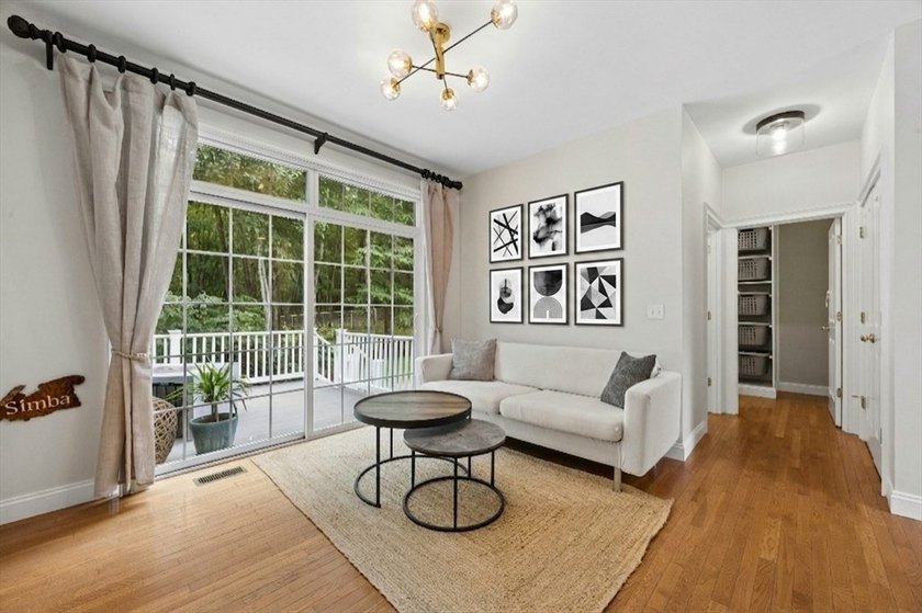 NEIGHBORHOOD SETTING WITH COMMUTER CONVENIENCE! This - photo 8