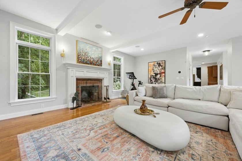 NEIGHBORHOOD SETTING WITH COMMUTER CONVENIENCE! This - photo 10