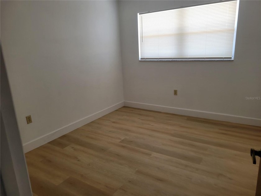 This 2 Bed Rm 2 Bath 4th Floor Unit is Freshly Painted, New - photo 11