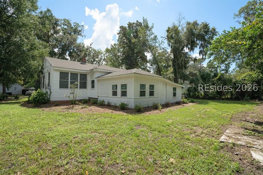 Welcome to your newly renovated haven in the highly sought-after - photo 42