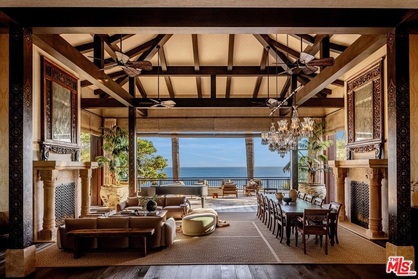 Set on a dramatic bluff of only 14 homes overlooking the Pacific - photo 6