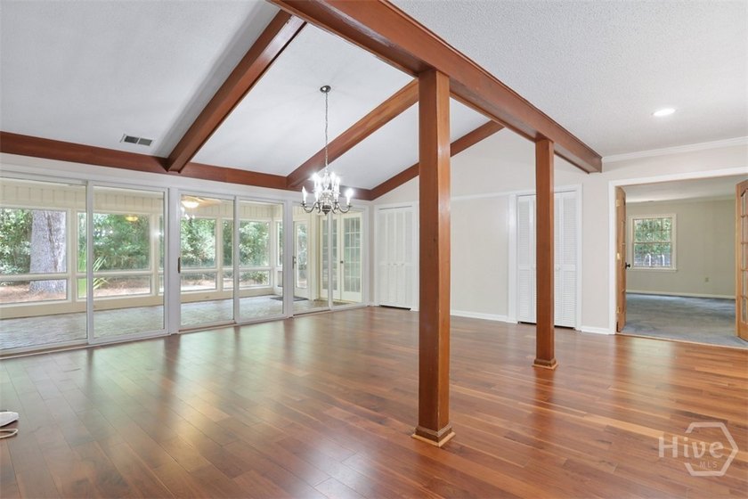 Welcome to this beautiful, spacious home in the prestigious - photo 5