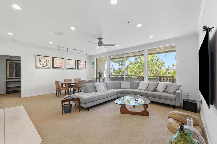 Absolutely stunning 1,563 sq. ft. condo in the heart of Downtown - photo 3