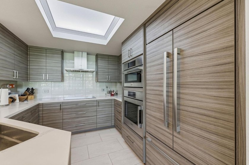 Absolutely stunning 1,563 sq. ft. condo in the heart of Downtown - photo 6