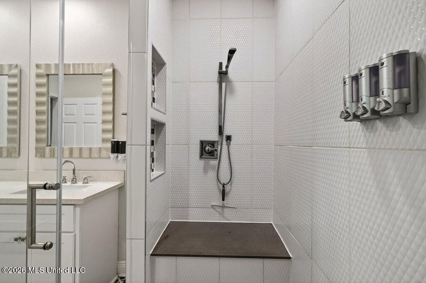 Welcome to Legacy Villas! This well-maintained 3-bedroom, 2-bath - photo 26