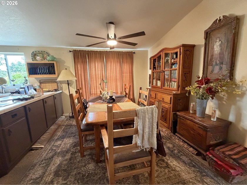 This spacious 1,620 sq ft manufactured home offers easy - photo 9