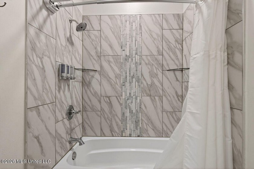 Welcome to Legacy Villas! This well-maintained 3-bedroom, 2-bath - photo 31