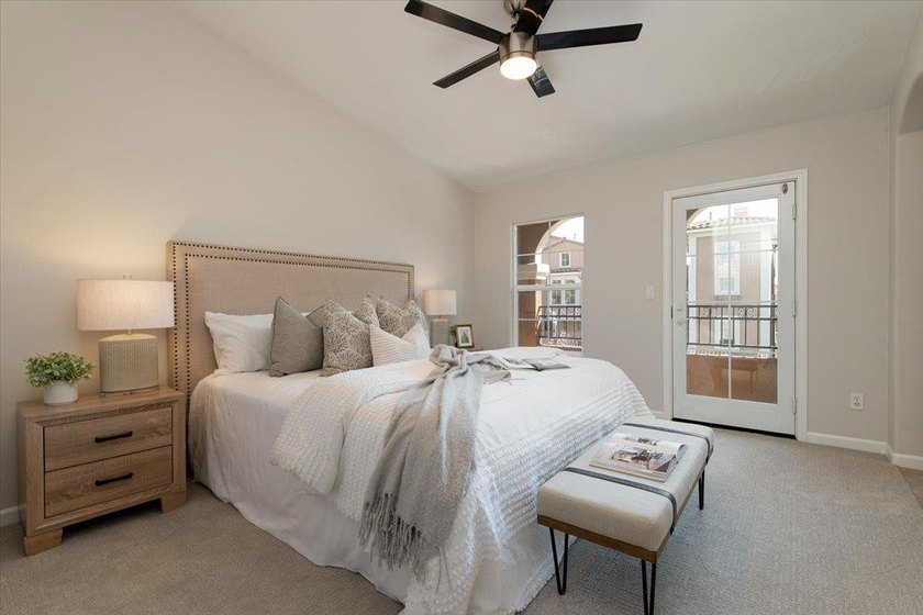 Beautifully updated, 3 bedroom, 2 1/2 bathroom home in desirable - photo 10
