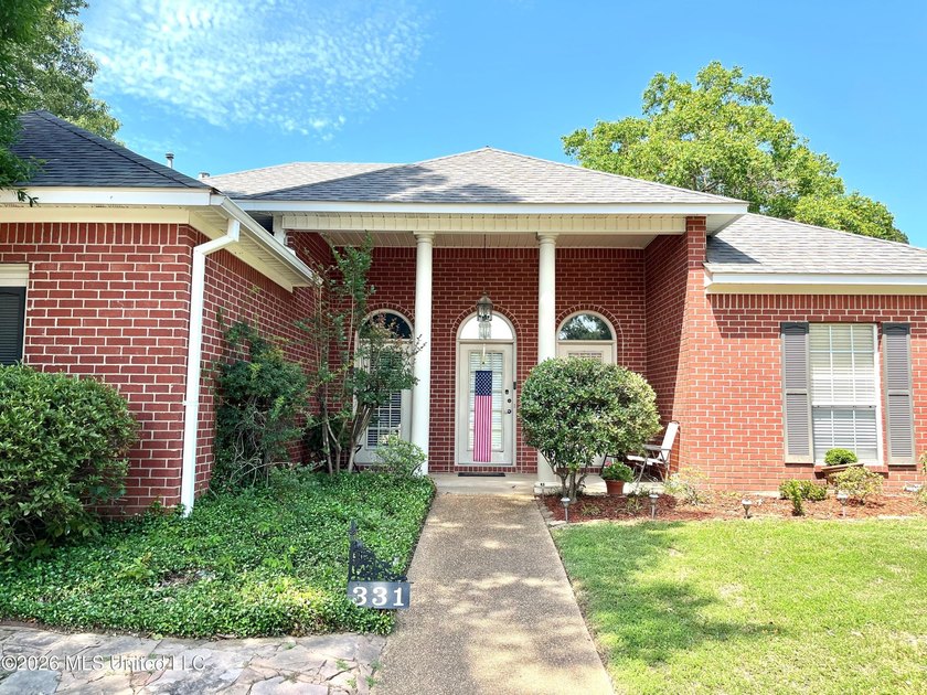 This property has so much to offer: a spacious cul-de-sac lot - photo 2