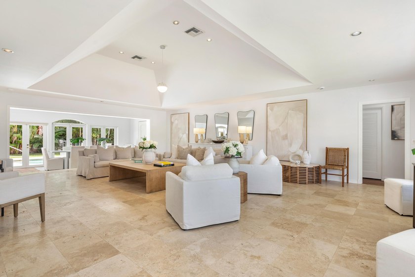 235 Ocean Terrace presents a rare opportunity on Palm Beach's - photo 2