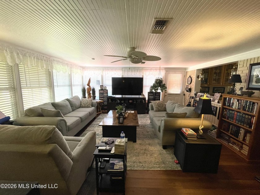 Great brick home located in the Edgewater Estates Subdivision - photo 10