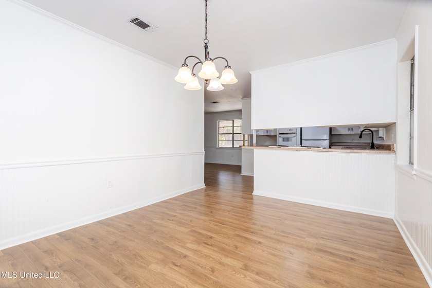 Enjoy waterfront living on the bayou in Gautier, conveniently - photo 8