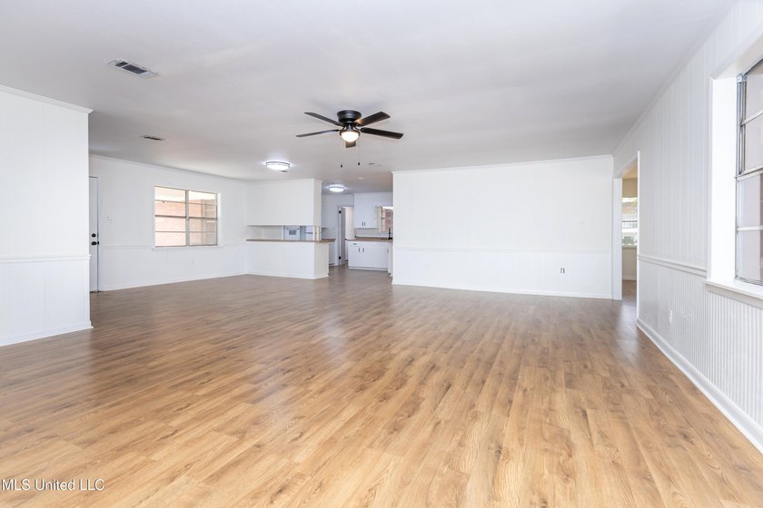 Enjoy waterfront living on the bayou in Gautier, conveniently - photo 10