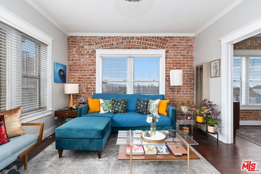 Charming, top-floor corner penthouse in the iconic Californian - photo 5