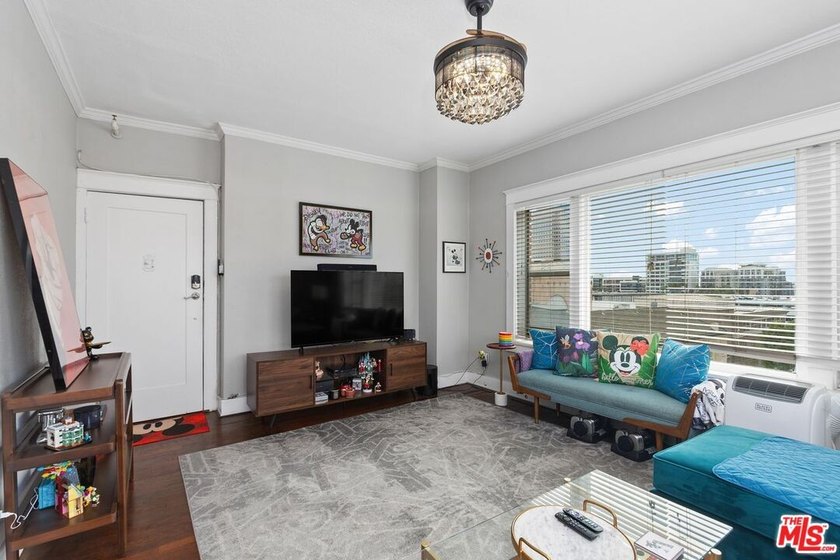 Charming, top-floor corner penthouse in the iconic Californian - photo 7