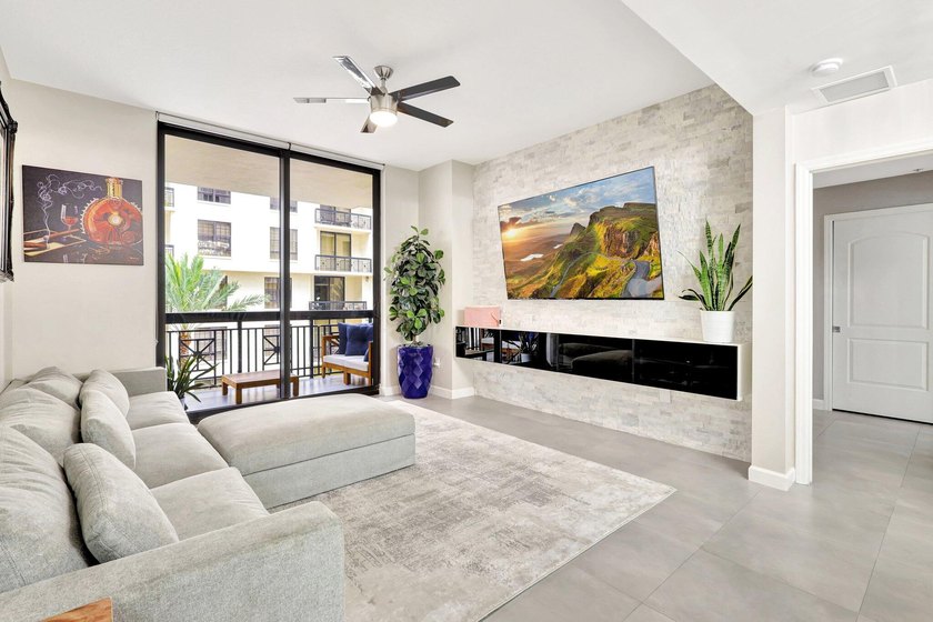 Experience unparalleled luxury in the heart of downtown City - photo 2