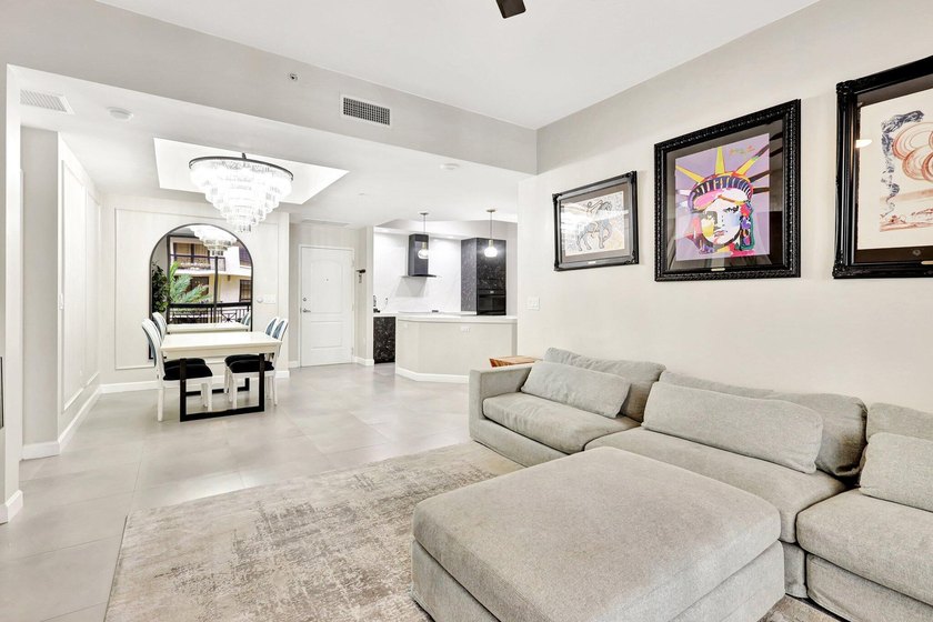 Experience unparalleled luxury in the heart of downtown City - photo 4