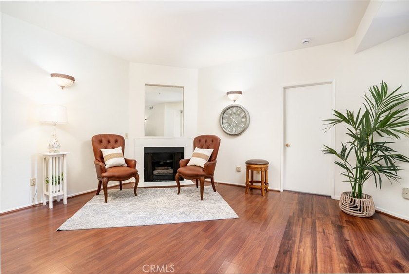 Downtown Vibe mixed with with private, peaceful secluson. 640 W - photo 8
