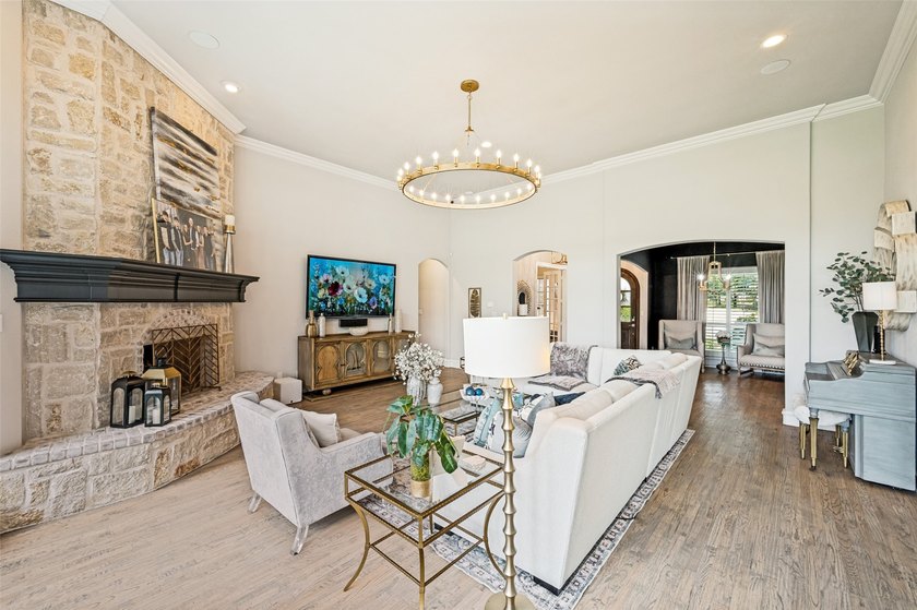 Experience refined luxury living in this exquisite 4-bedroom, 3 - photo 9