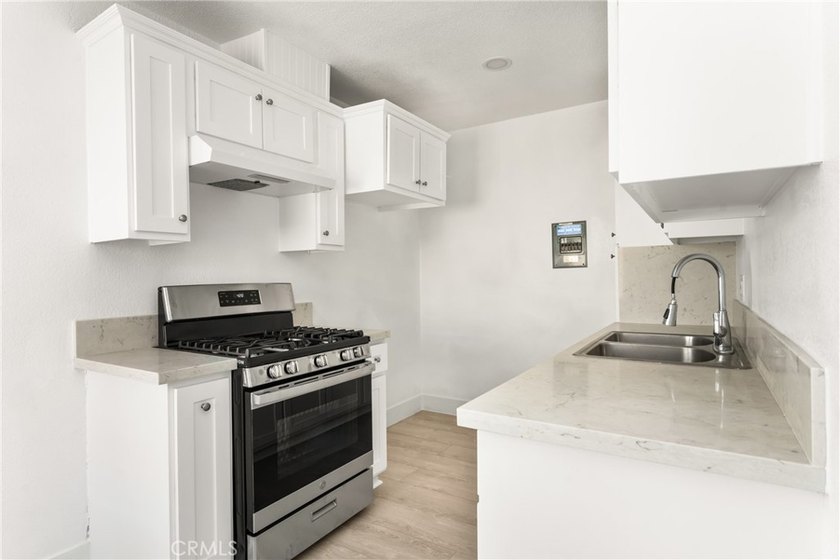 Excellent opportunity to acquire a well-maintained, fully leased - photo 28