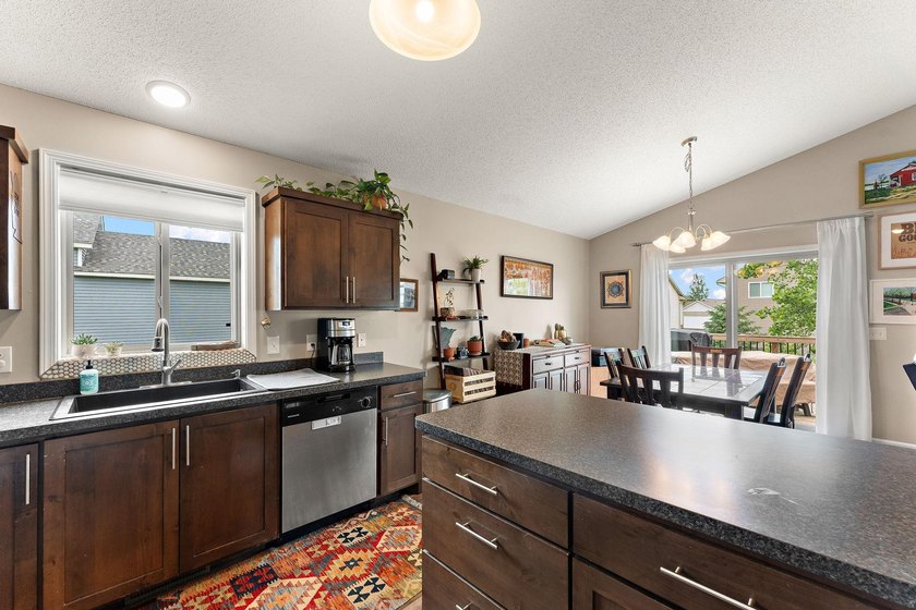 Picture Perfect home in Cross Lake Preserve, featuring all three - photo 8