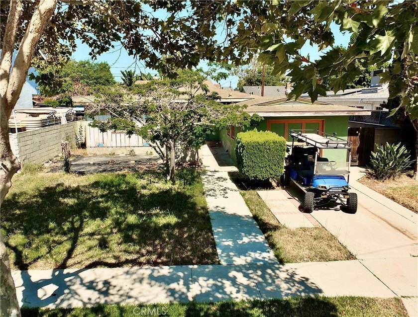 Located in the heart of the highly desirable Plaza neighborhood - photo 2
