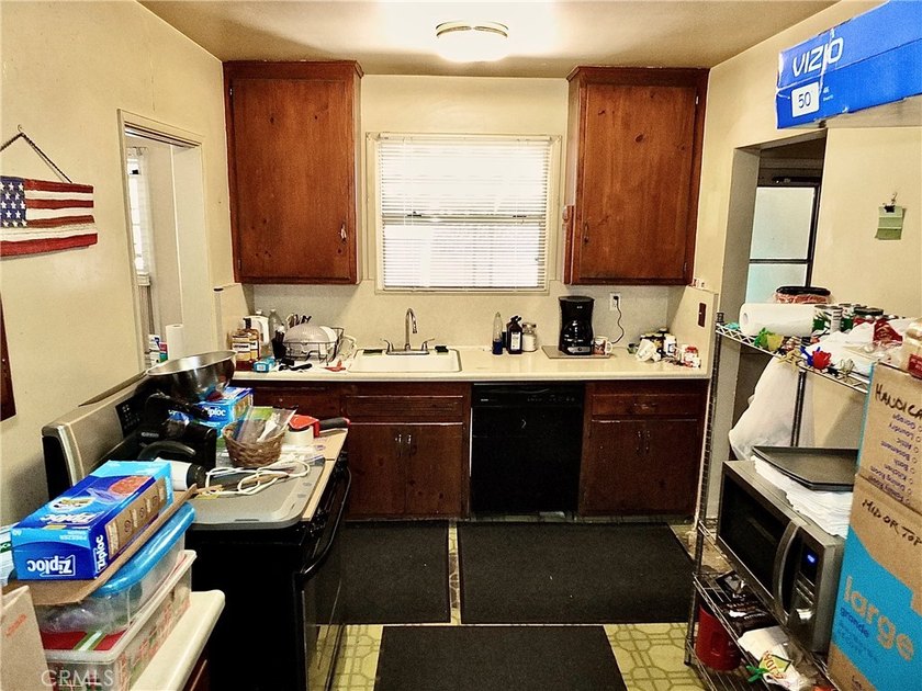 Located in the heart of the highly desirable Plaza neighborhood - photo 4