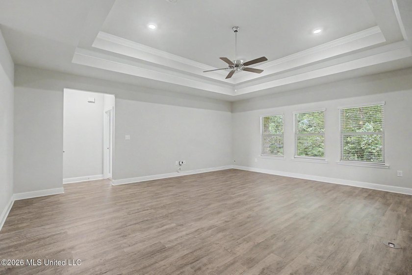 Adorable 4-bedroom home conveniently located near shopping - photo 7