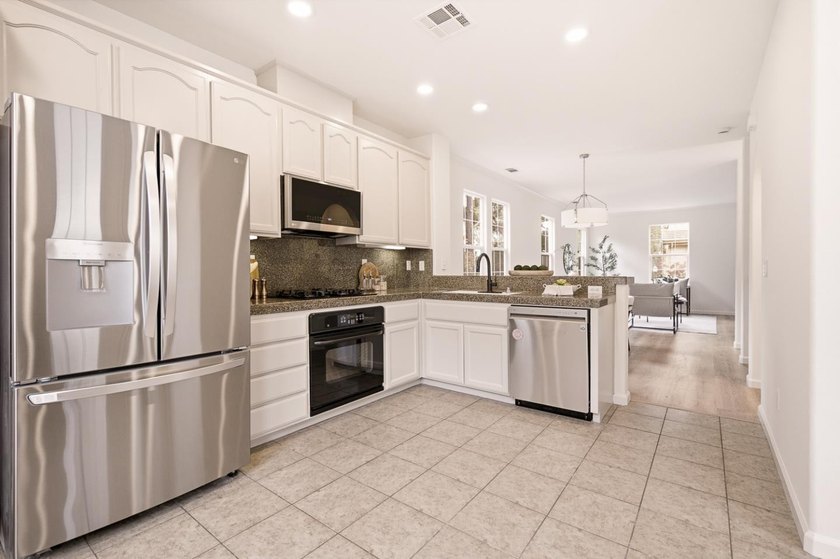 Welcome to 5328 Haskel Ct, a beautifully maintained end-unit - photo 10