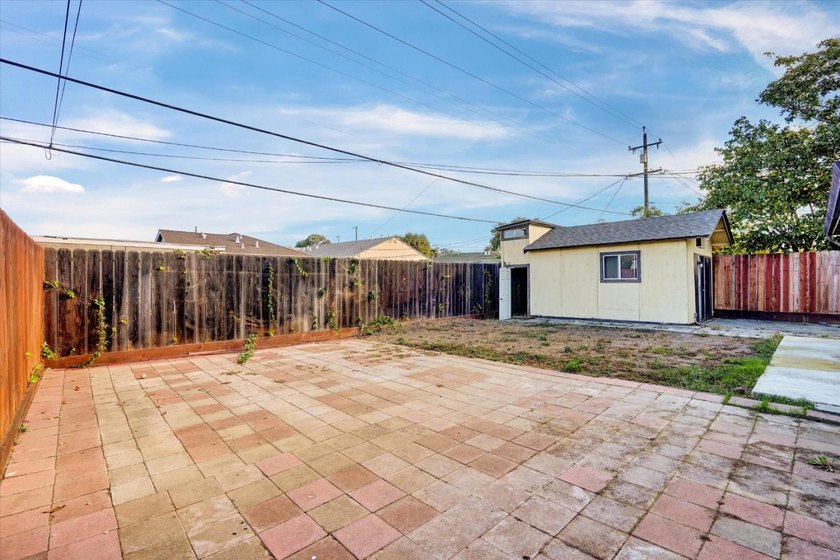 This 3-bedroom, 2-bath home offers 1,215 square feet of - photo 29