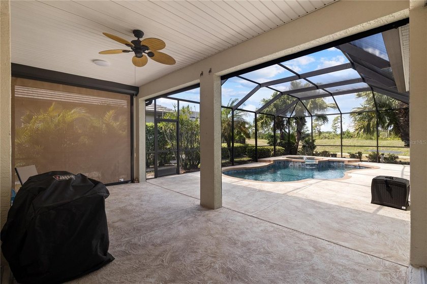 Welcome to the gated community of Bobcat Trail. Here you will - photo 33