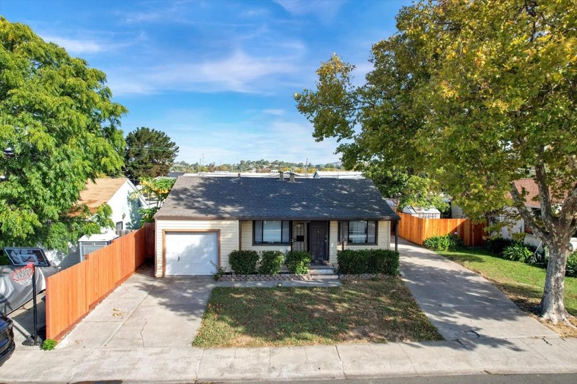 This 3-bedroom, 2-bath home offers 1,215 square feet of - photo 38