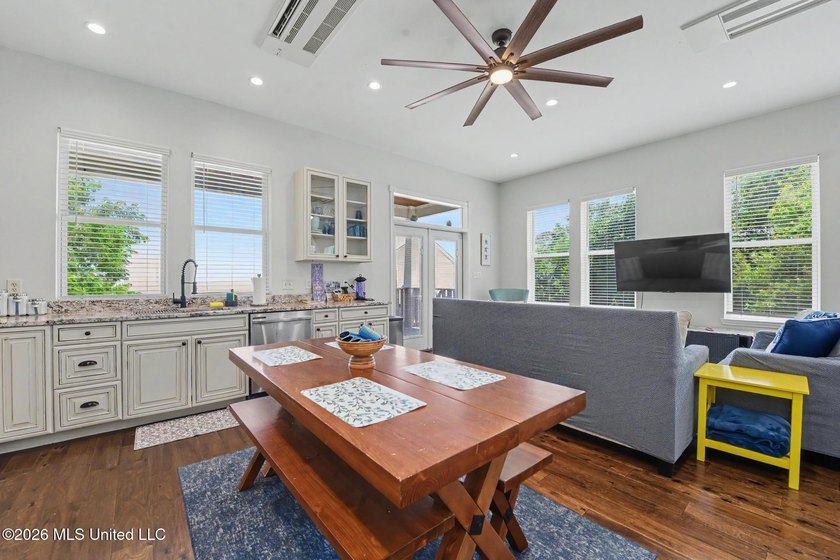 Stunning direct Gulf-front custom home built in 2020 offering - photo 10