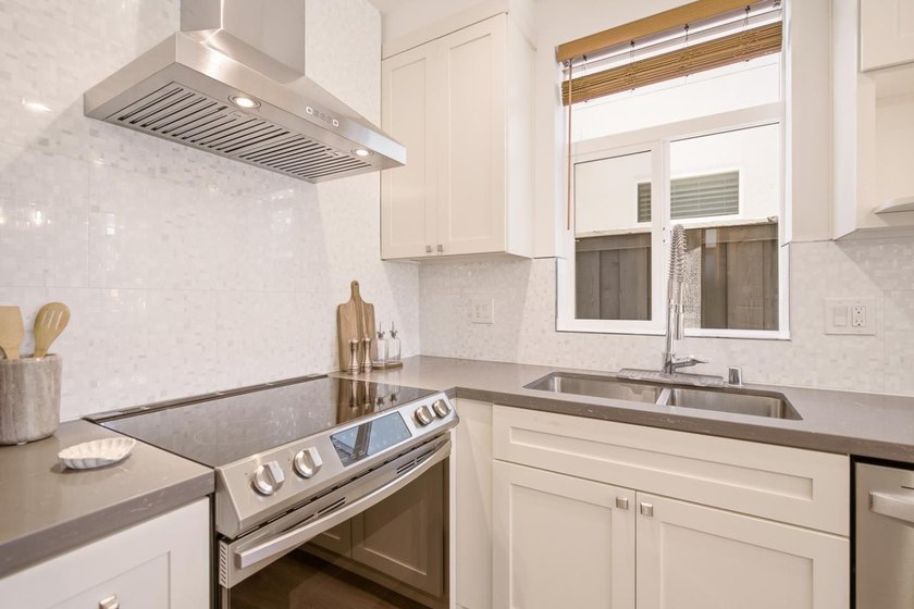SELLER FINANCING AVAILABLE. Welcome to 1721 Middlefield Rd, a - photo 8