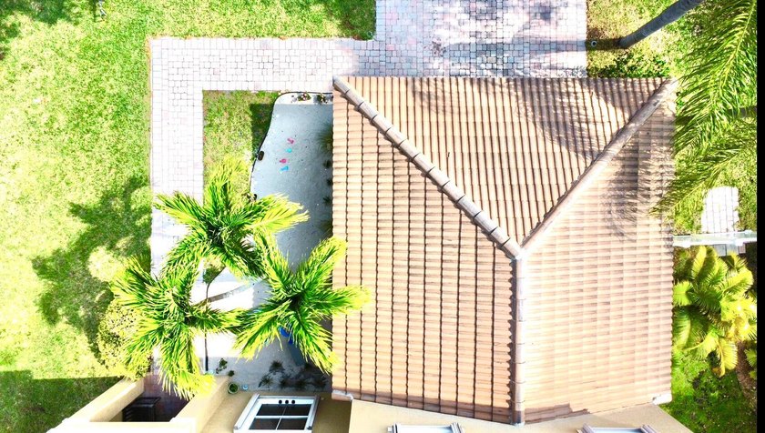 Discover your piece of paradise at 5012 Victoria Circle, located - photo 8