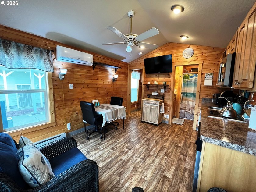 Escape to your own fully furnished retreat just moments from - photo 4