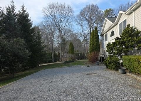 Come and see this recently refreshed, spacious Hi-Ranch in - photo 3