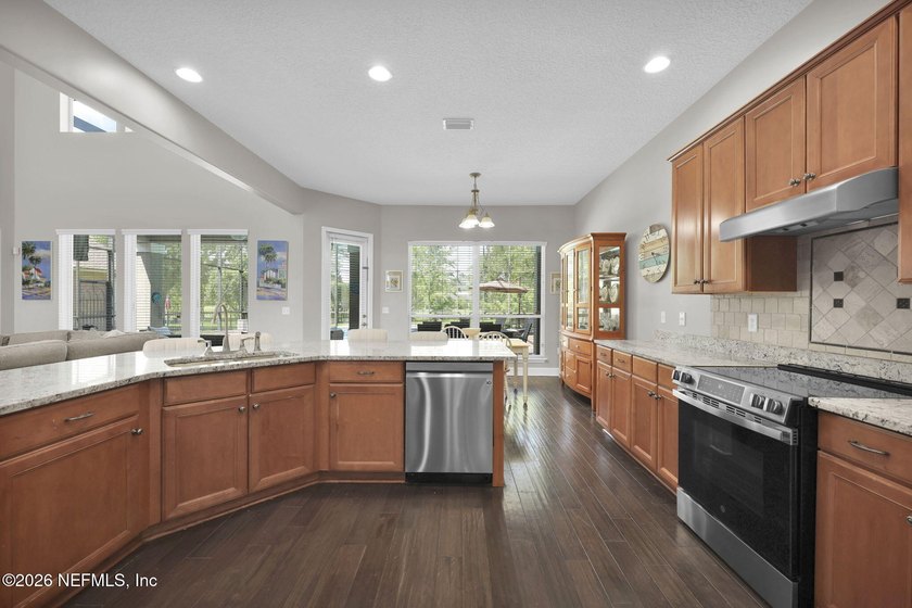 This stunning six-bedroom, five-bath home welcomes you with warm - photo 14