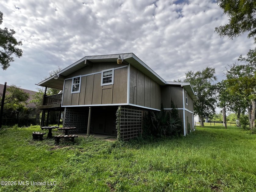 Large waterfront home with multiple living areas, great spot for - photo 9
