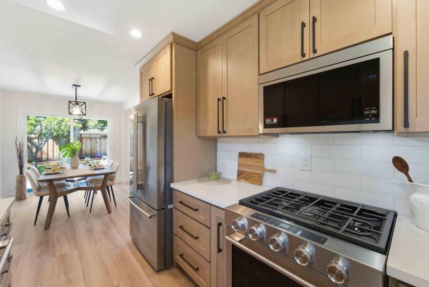 Welcome to 1075 Cloverbrook Drive, a beautifully remodeled home - photo 7