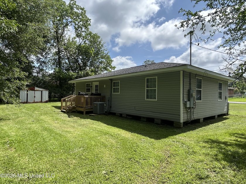 Perfect Starter Home or Investment Property!! Centrally located - photo 5
