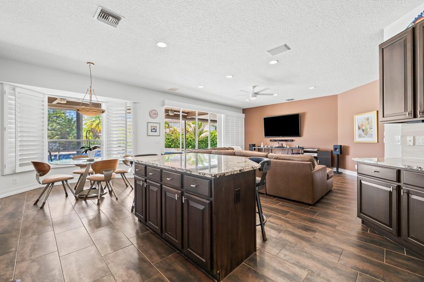 Amazing lakefront pool home tucked away on a quiet cul de sac - photo 18
