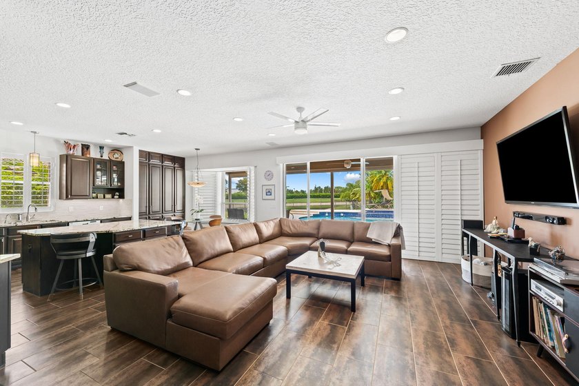 Amazing lakefront pool home tucked away on a quiet cul de sac - photo 22