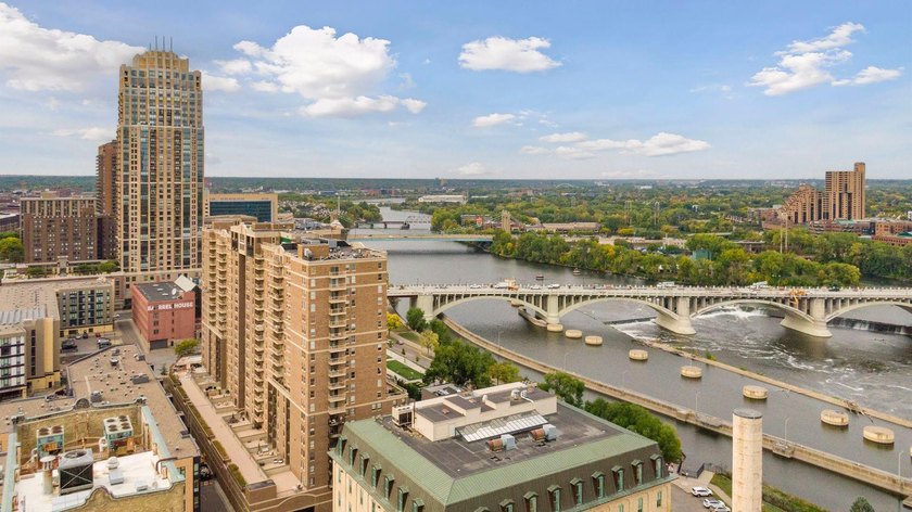 Enjoy sunny South-facing skyline views from this beautifully - photo 24