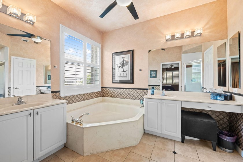 Amazing lakefront pool home tucked away on a quiet cul de sac - photo 27