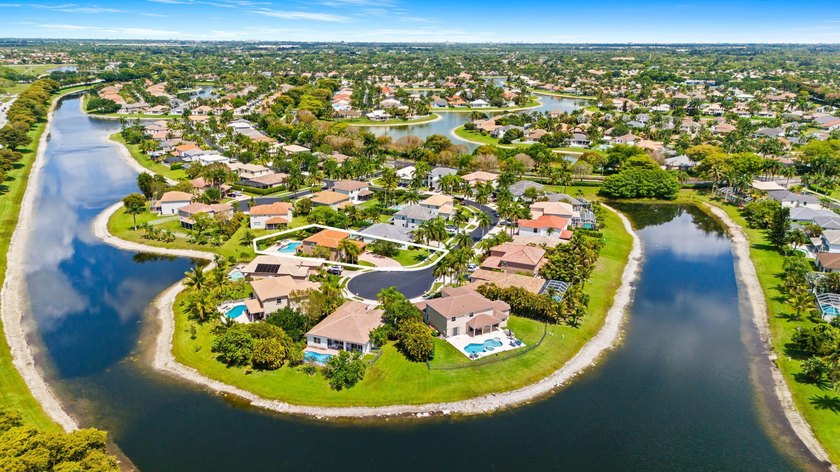 Amazing lakefront pool home tucked away on a quiet cul de sac - photo 42